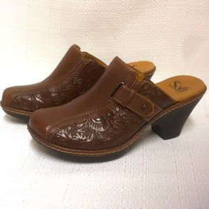Sofft Dory Embossed Brown Leather Platform Mules with Heel 7 1/2 Wide